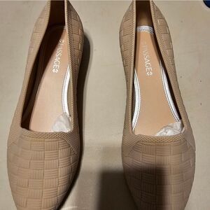 Passage shoes Women's 9 tan weave design NWOT